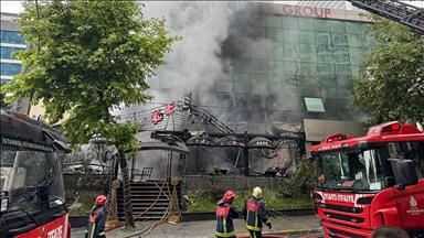 Esenyurt'ta 4 katlı binada çıkan yangın söndürüldü