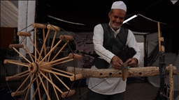 تەمەنێک لە ناو پیشەی جۆڵایی دا