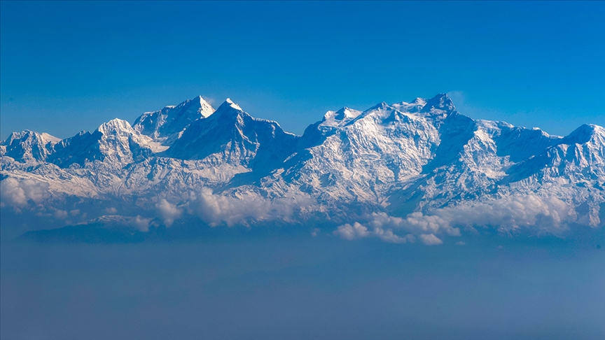 Nepal'den dünyanın en yüksek zirvelerinin bulunduğu Himalayalar'ı koruma taahhüdü
