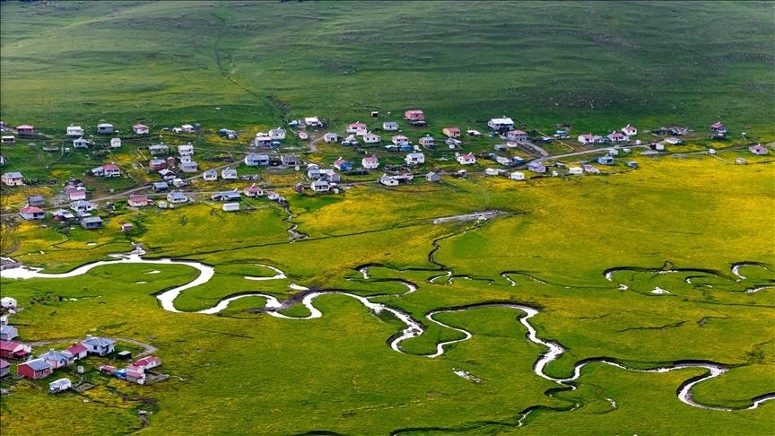 جداول أرضاهان المتعرجة.. ربيع تركي ساحر