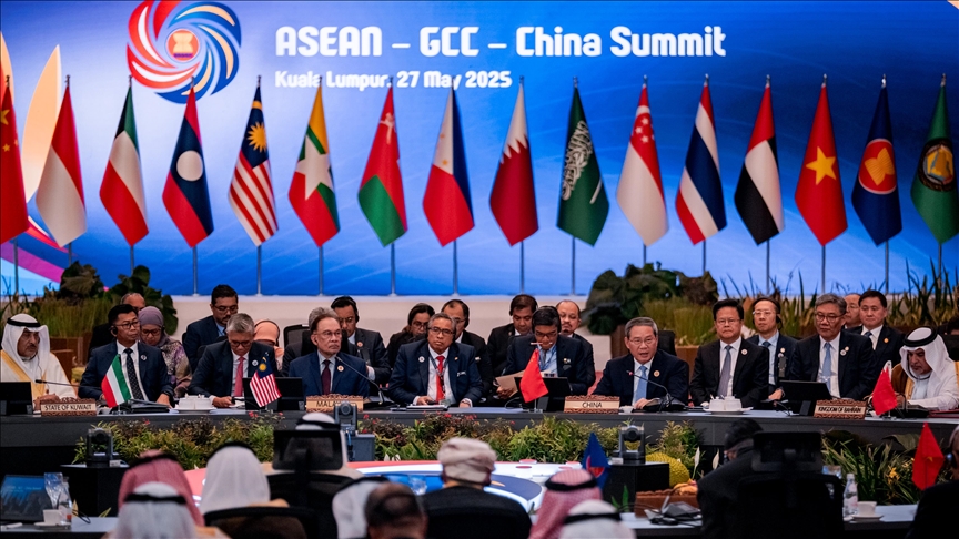 ASEAN leaders say committed to help Myanmar peacefully solve its crisis ASEAN leaders say committed to help Myanmar peacefully solve its crisis