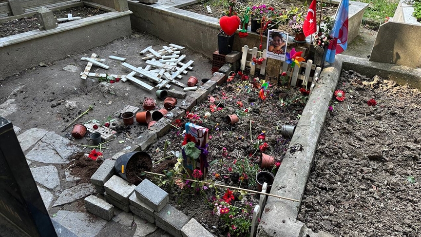 Kadıköy'de bıçaklı saldırıda ölen Minguzzi'nin mezarını tahrip eden sanığa 2 yıl 6 ay hapis 
