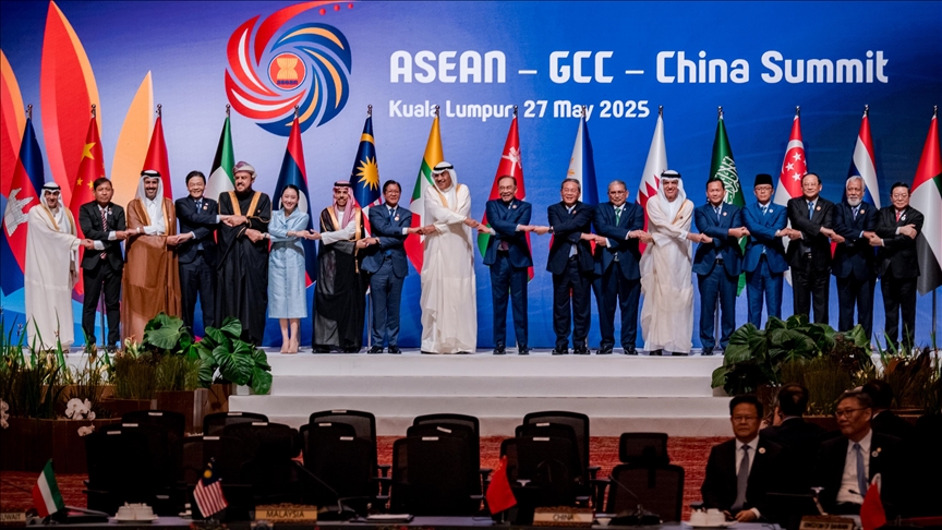 ASEAN reaffirms commitment to 'peaceful' resolution of South China Sea dispute