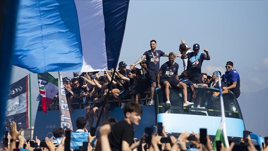 Napoliya ku Îtalya Serîe Ayê hilda tura şampiyoniyê avêt