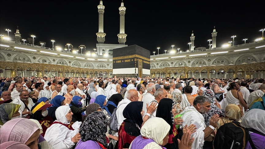 Hadž 2025: Stotine hiljada hodočasnika u džamiji Al-Haram u Mekki