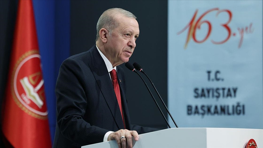 Cumhurbaşkanı Erdoğan: Kamu görevi ifa eden herkes milletin emanetine sahip çıkmakla mükelleftir