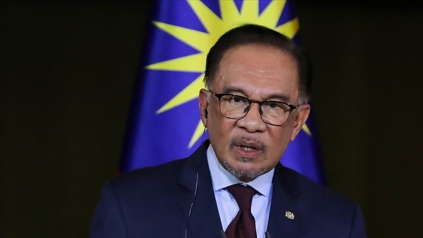 Malaysian premier discusses strengthening bilateral ties with his Chinese counterpart