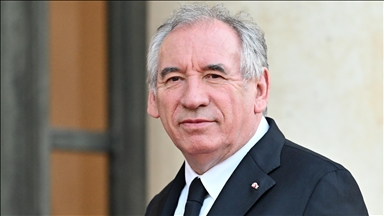 Fransa Başbakanı Bayrou toplumda İslam'ı "takıntı konusu" haline getirmek istemediğini belirtti