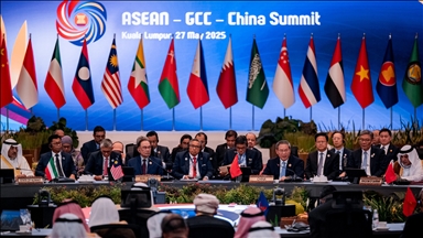 ASEAN leaders say committed to help Myanmar peacefully solve its crisis