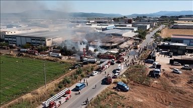  İzmir'de fabrikada çıkan yangın kontrol altına alındı