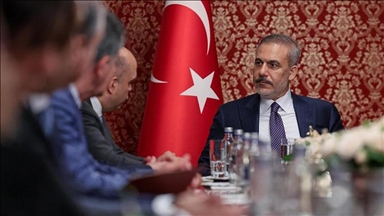 Wezîrê Karên Derva Fidan bi endamên Lijneya Rêveberiya Yekîtiya Karsazên Tirk-Rûs ra civiya