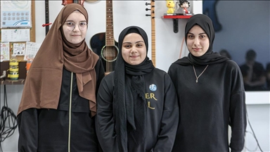 Bursa'da ortaokul öğrencileri, sınav stresini hazırladıkları şarkılarla attı