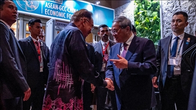 Amid geopolitical rivalry, Malaysian premier says ASEAN to engage with both US, China