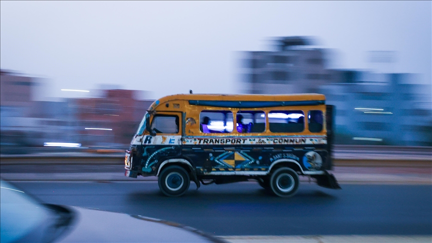 Dakar'da yok olma tehlikesiyle karşı karşıya "tekerlekli" sokak sanatı: "Car rapide" dolmuşları