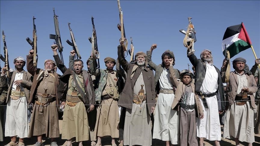 Yémen : les Houthis menacent Israël d’un "été brûlant" après des frappes sur l’aéroport de Sanaa