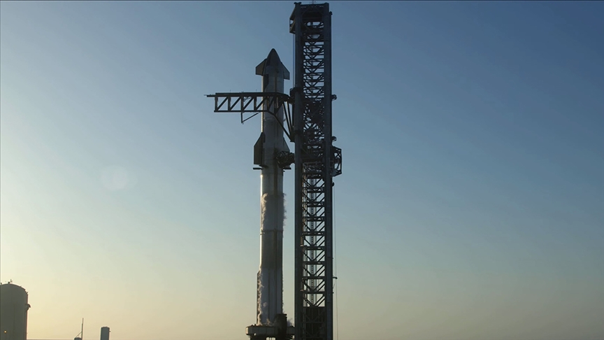 SpaceX'in Starship roketi 9'uncu test uçuşunda da parçalandı