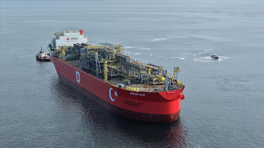 Türkiye'nin ilk yüzer gaz üretim platformu İstanbul'un fethinin yıl dönümünde Boğaz'dan geçecek