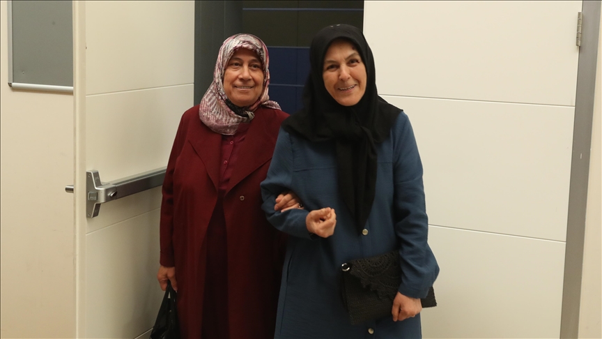 Liseden beri kopmayan bağla hem dünür hem üniversitede sınıf arkadaşı oldular