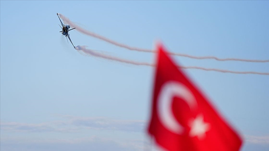 SOLOTÜRK'ten İٲԲܱ'un fethinin 572. yıl dönümüne özel gösteri uçuşu
