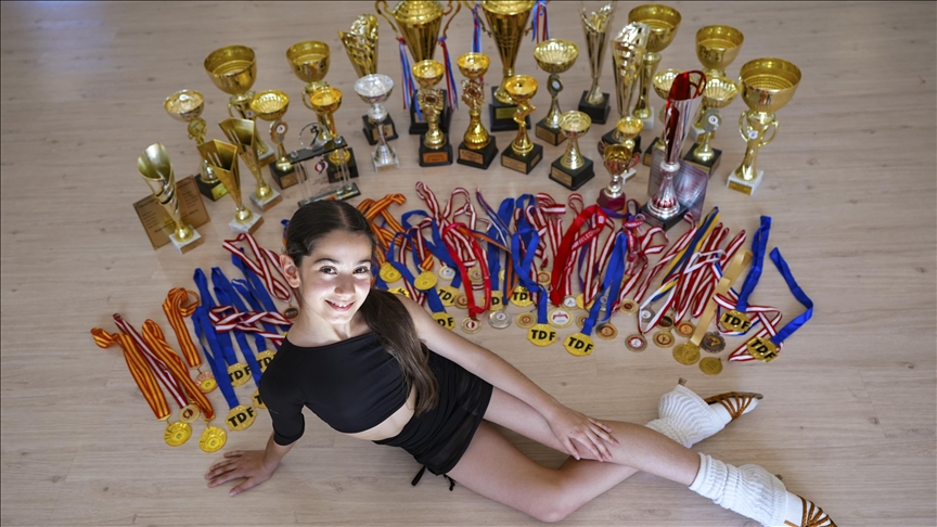 Dansta dünya birincisi Lena, 11 yaşına 100'den fazla kupa ve madalya sığdırdı