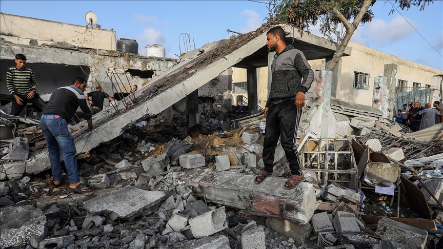 UN food agency reports 2 Palestinians killed in storming aid warehouse in Gaza as famine grows