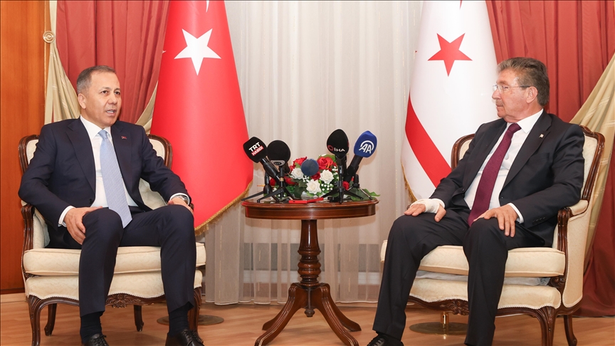 KKTC Ba艧bakan谋 Üstel, 陌çi艧leri Bakan谋 Yerlikaya'y谋 kabul etti