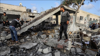 UN food agency reports 2 Palestinians killed in storming aid warehouse in Gaza as famine grows