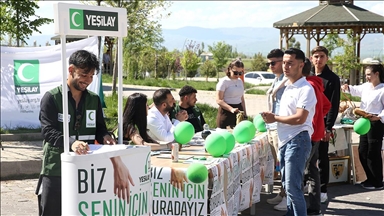 Muş'ta Yeşilay gönüllüleri öğrencileri bilgilendirici faaliyetlerle bağımlılıktan uzak tutuyor