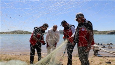 پⲹı'da Kralkızı Baraj Gölü hayalet ağlardan temizlendi 