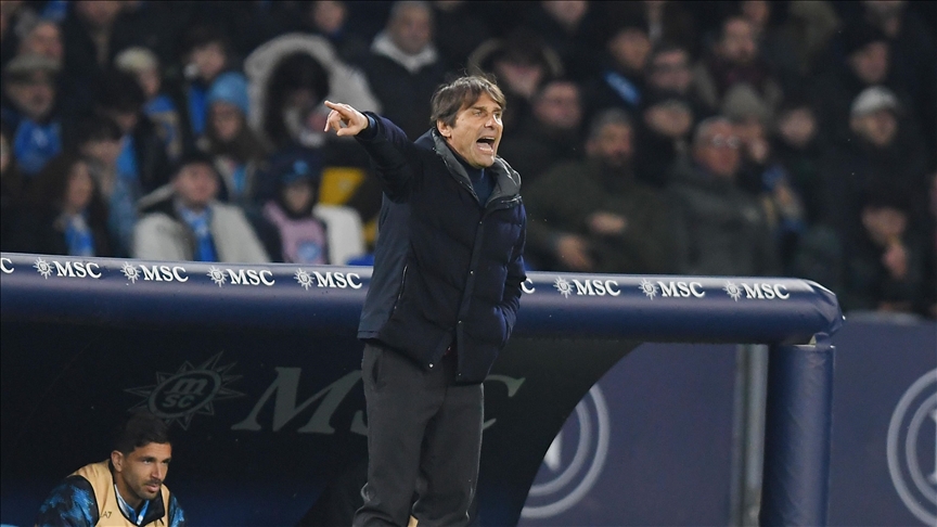İtalya'da şampiyon Napoli'nin teknik direktörü Conte takımda kalacak