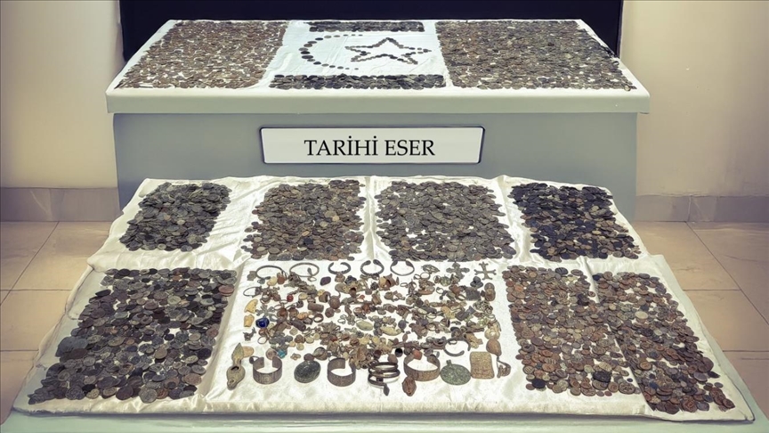Kapıkule'de tırda tarihi eser niteliğinde 12 bin 770 sikke ve obje ele geçirildi