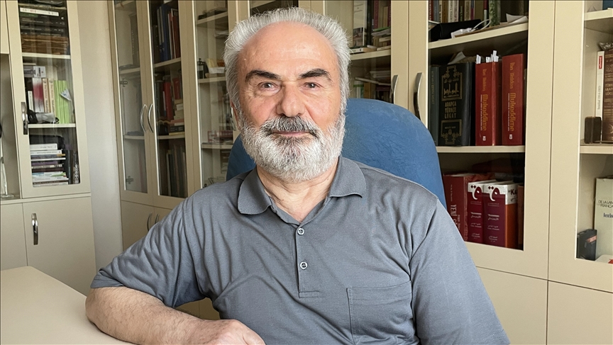 Mütercim ve yazar Cemal Aydın: "Kendimize gelebilmemiz için Mevlana'yı çokça okumamız gerekir"