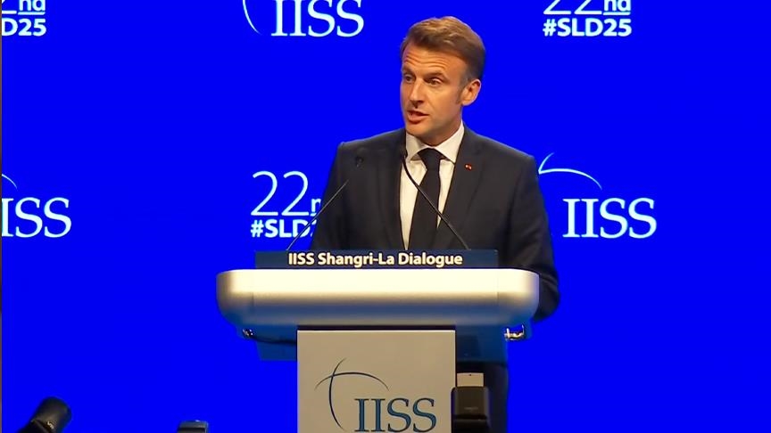À Singapour, Macron met en garde contre “les doubles standards”  