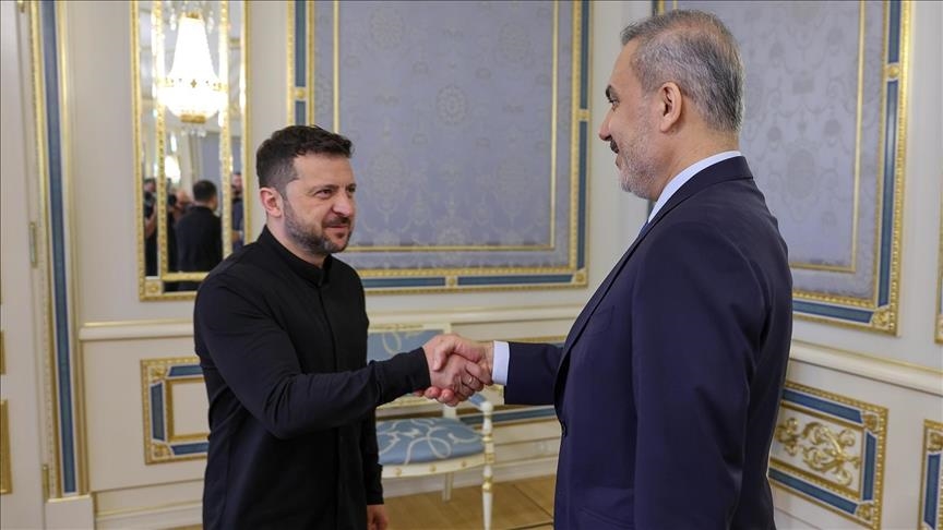 وەزیری دەرەوەی تورکیا فیدان لەلایەن سەرۆکی ئۆکراینا زێلێنسکی-ەوە پێشوازی لێکرا