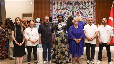 Semaine de la cuisine turque: la Première dame du Sénégal cuisine un plat traditionnel turc