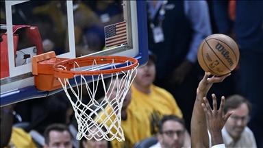 NBA konferans finalinde Pacers'ı 111-94 yenen Knicks seriyi 3-2'ye getirdi