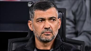 قدم.. ميلان الإيطالي يعلن إنهاء عقد مدربه البرتغالي كونسيساو