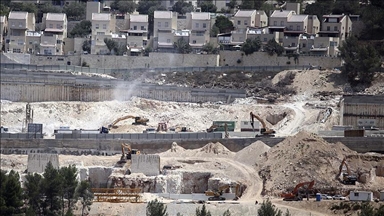 الضفة.. مستوطنون يشرعون بإقامة بؤرة استيطانية جديدة جنوب الخليل