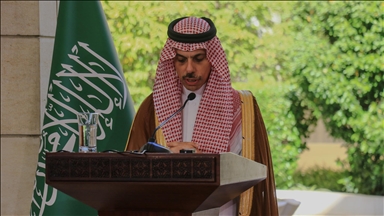السعودية تعلن تقديم دعم مالي مشترك مع قطر للقطاع العام في سوريا 