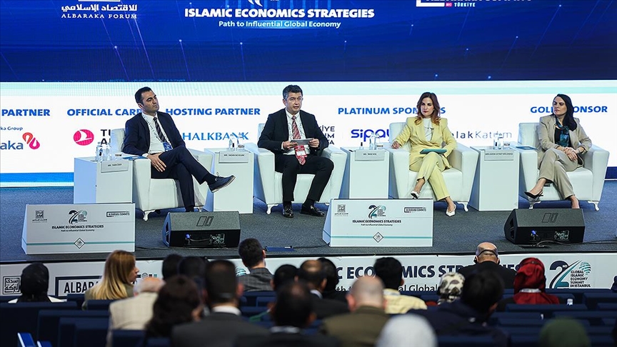 İstanbul Dünya İslam Ekonomisi Zirvesi'nde "sürdürülebilir büyüme ve dijital finans" tartışıldı