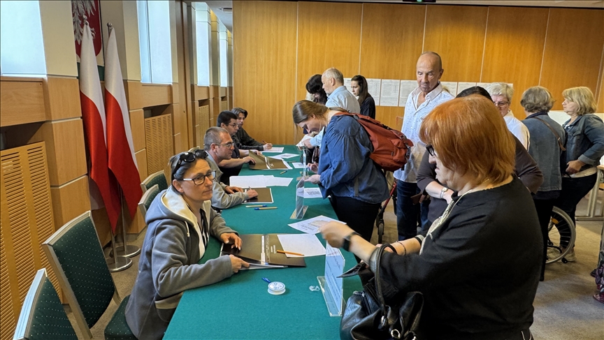 Polls open in Poland’s presidential runoff Polls open in Poland’s presidential runoff