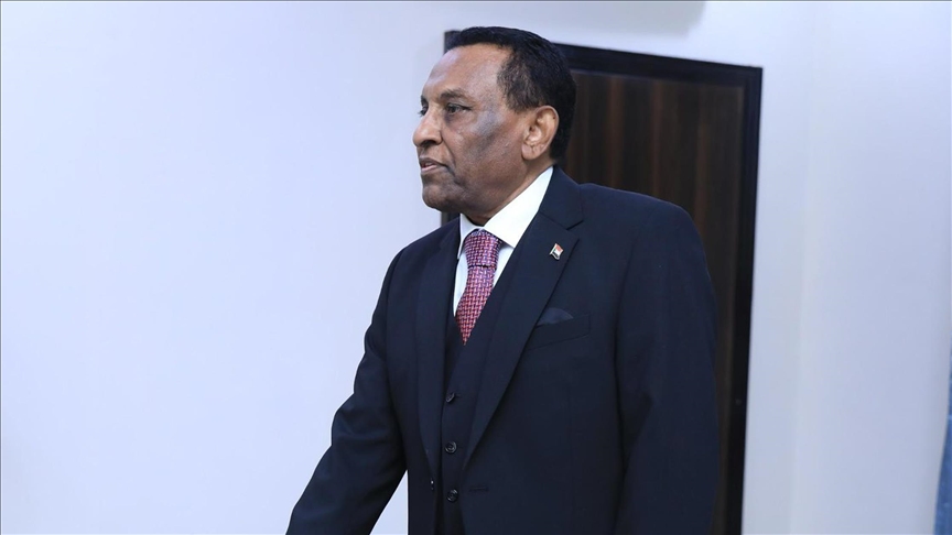 رئيس وزراء السودان يعلن حل الحكومة لتشكيل أخرى جديدة