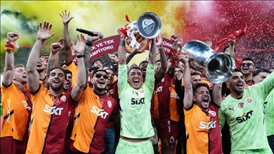 Galatasaray, sezonu çifte kupa mutluluğuyla kapattı