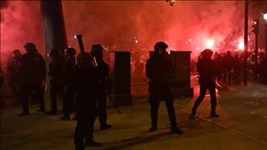 PSG'nin şampiyonluğunun ardından Fransa'da çıkan olaylarda bir kişi öldü, 427 kişi gözaltına alındı