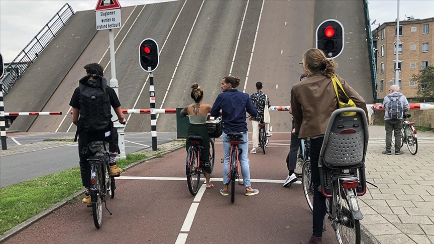 Hollandalıların yarısından fazlası ܱşı için pedal çeviriyor