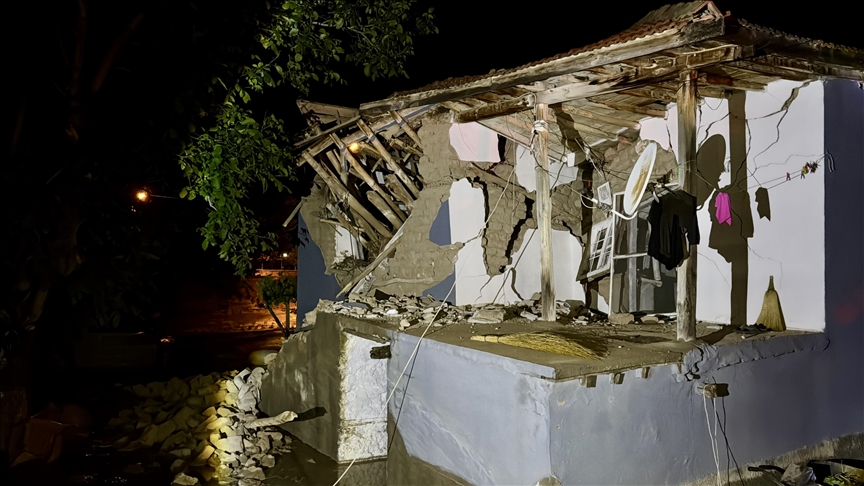 ış'de sel nedeniyle 1 ev çöktü, hasar gören 3 ev boşaltıldı