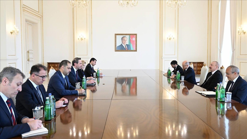 Azerbaycan Cumhurba艧kan谋 Aliyev, Enerji ve Tabii Kaynaklar Bakan谋 Bayraktar'谋 kabul etti