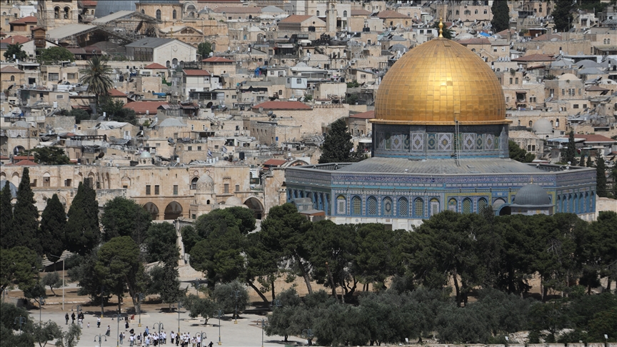 Hundreds of illegal Israeli settlers storm Jerusalem’s Al-Aqsa Mosque to celebrate Jewish holiday