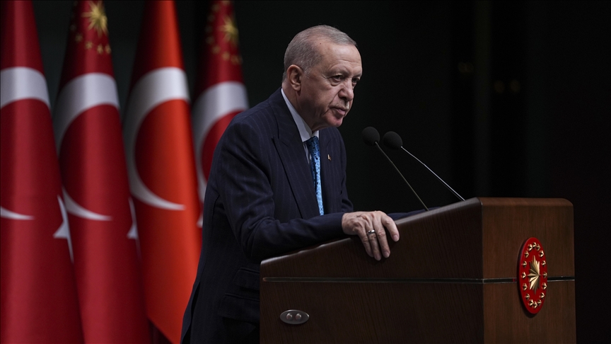 Turkish president offers to hold leaders' summit on Ukraine to make Istanbul a 'center of peace'