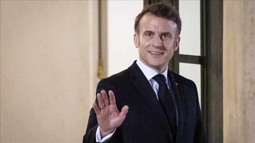 Paris : La statue de cire d’Emmanuel Macron en vadrouille dans la capitale française
